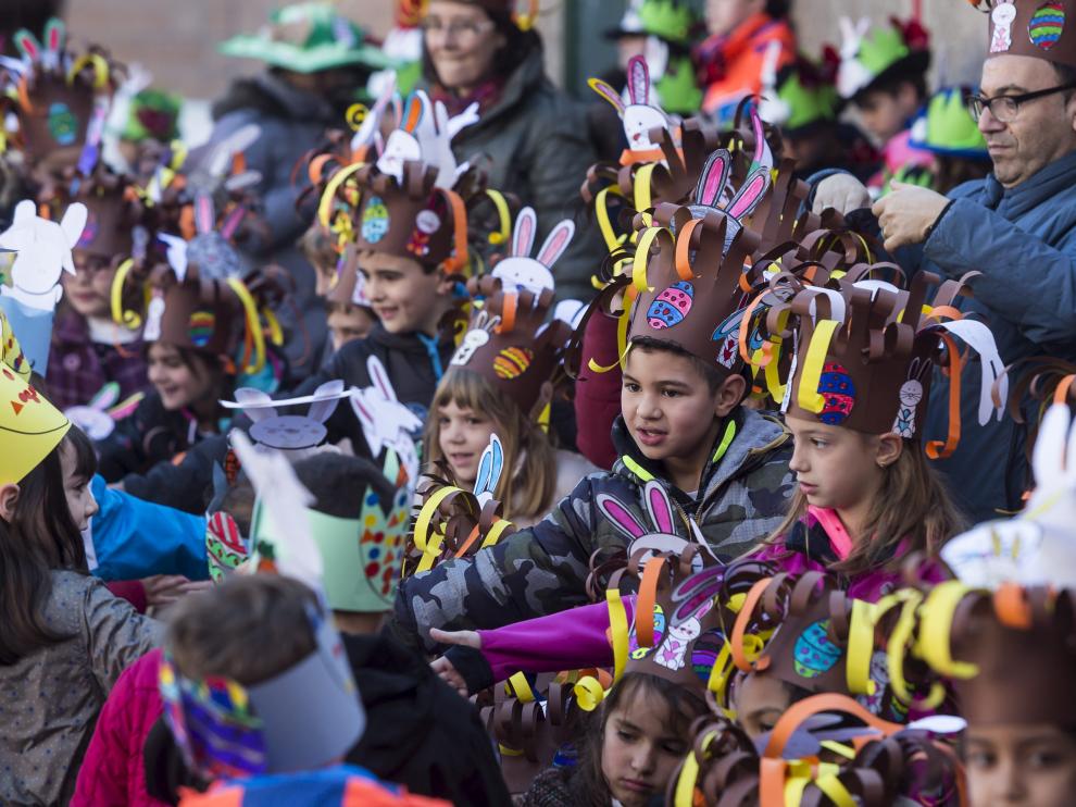Último día de clase, el pasado miércoles, en el colegio Cándido Domingo de Zaragoza con un desfile en honor al sombrero de Pascua Easter bonnet