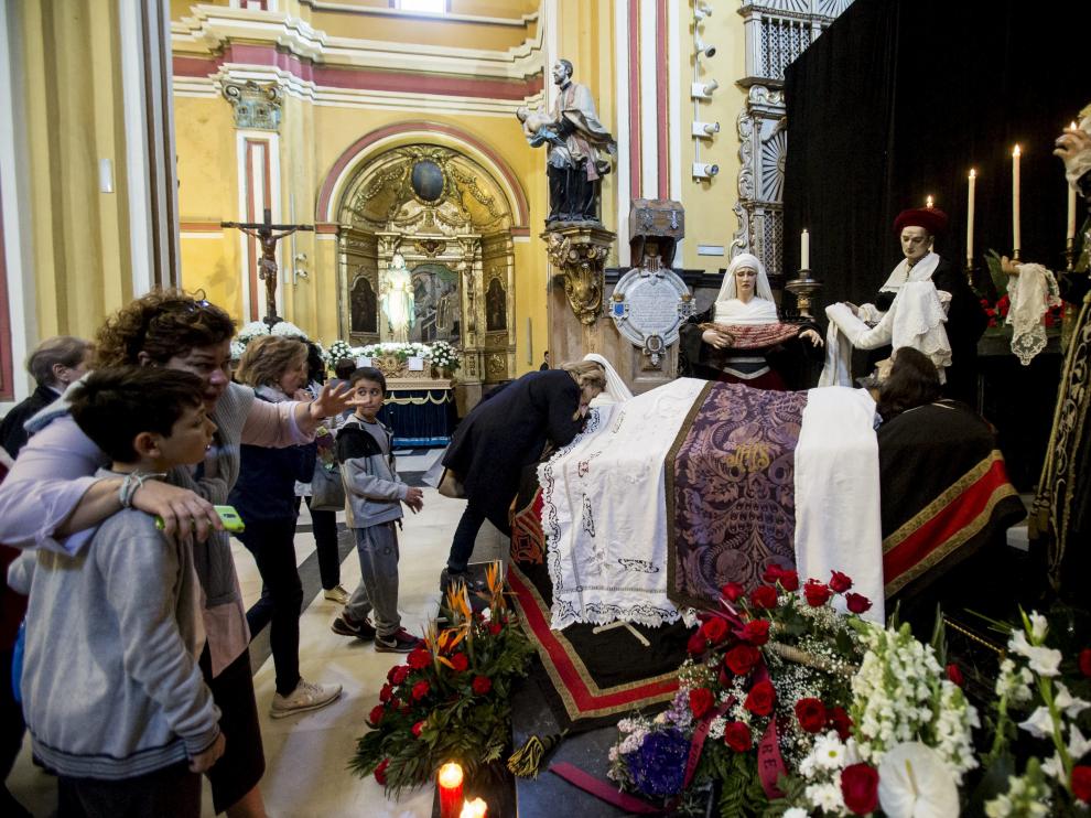 Cada año varía la forma en la que se expone el Sepulcro del Cristo de la Cama.