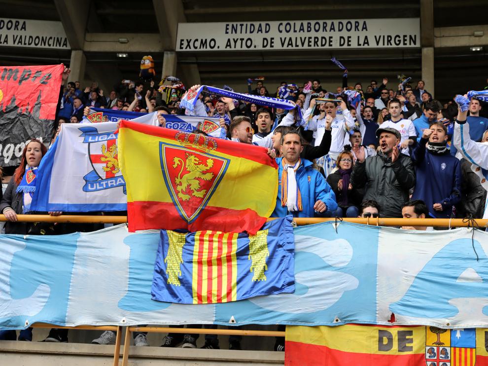 Imagen de la afición zaragocista en las gradas del Reino de León.