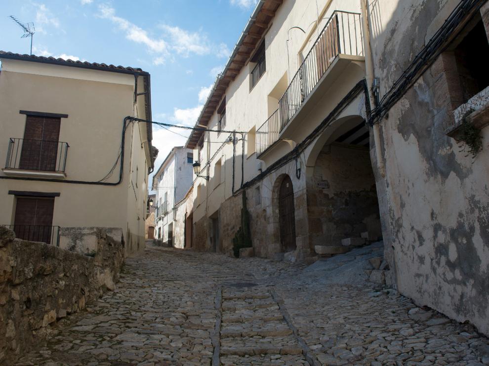 Calle empedrada de Castellote.