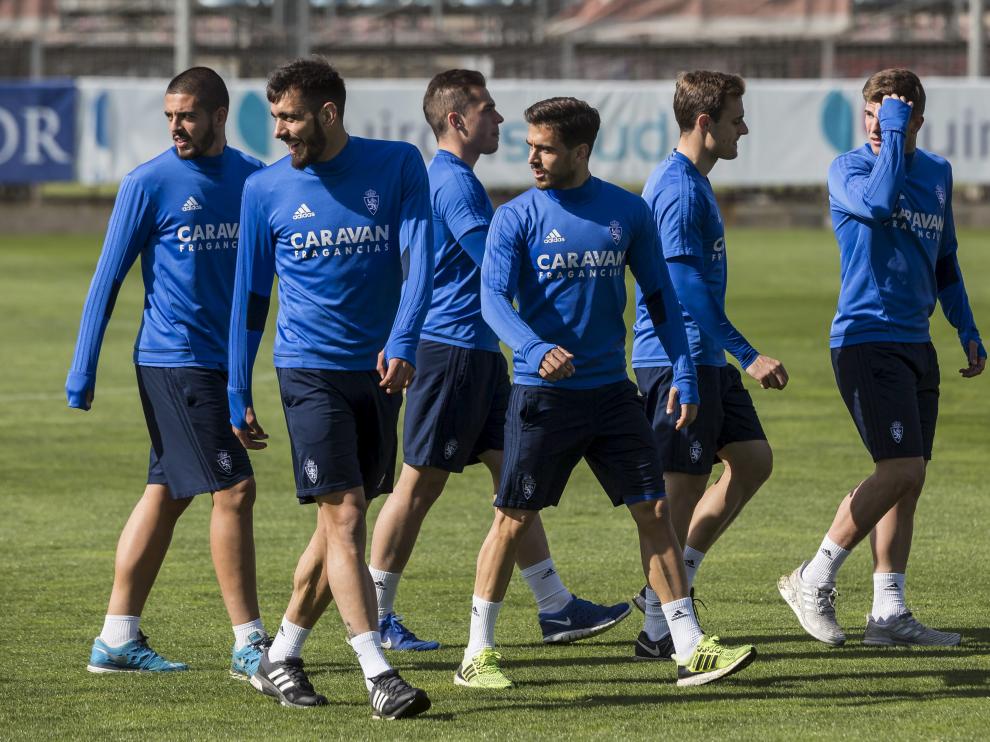 La plantilla del Real Zaragoza en su entrenamiento tras volver de León