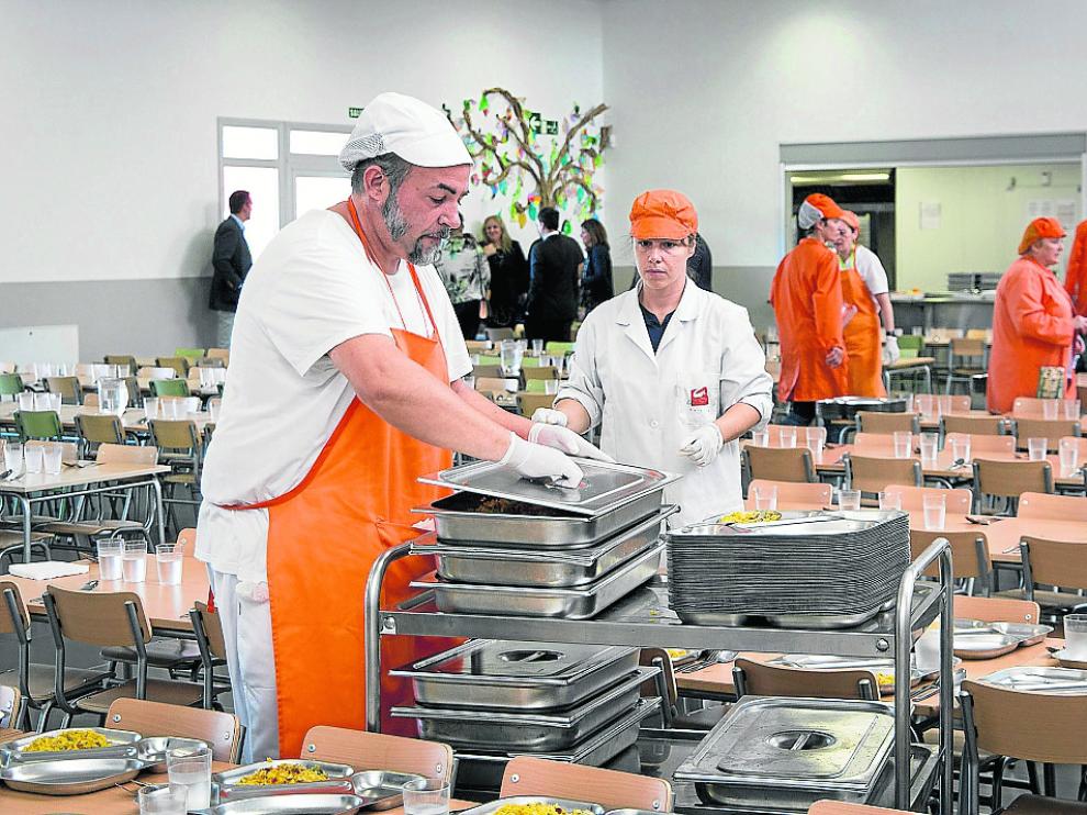 Comedor del colegio Zaragoza Sur, que se ha transformado en un centro integrado, a principios de este curso