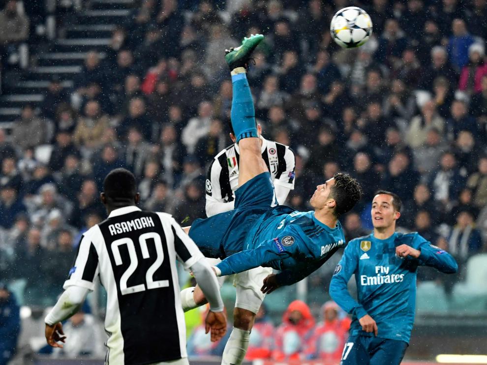 Cristiano Ronaldo remata de chilena en Turín para anotar el 0-2.