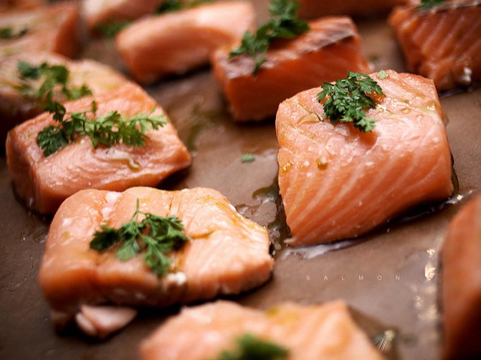 El salmón es rico en ácidos grasos omega-3