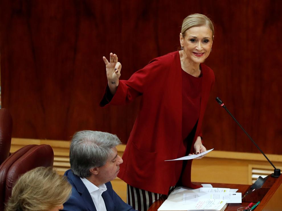Cristina Cifuentes durante el pleno de este jueves en la Asamblea de Madrid.