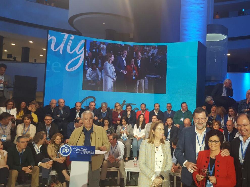 Convención Nacional del PP en la que a la alcaldesa de Peralta de Alcofea le entregaron uno de los premios 'Proyectos y Buenas Prácticas Municipales 2018'.