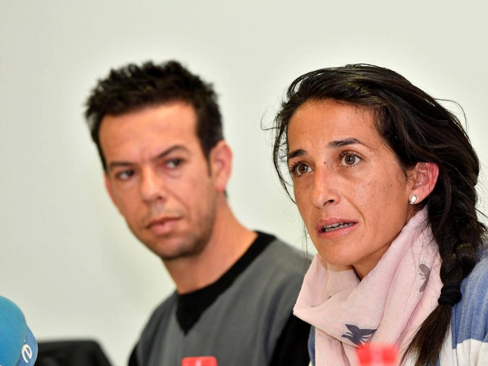 Los padres de Gabriel durante la rueda de prensa de este sábado tras conocerse los resultados de la autopsia.