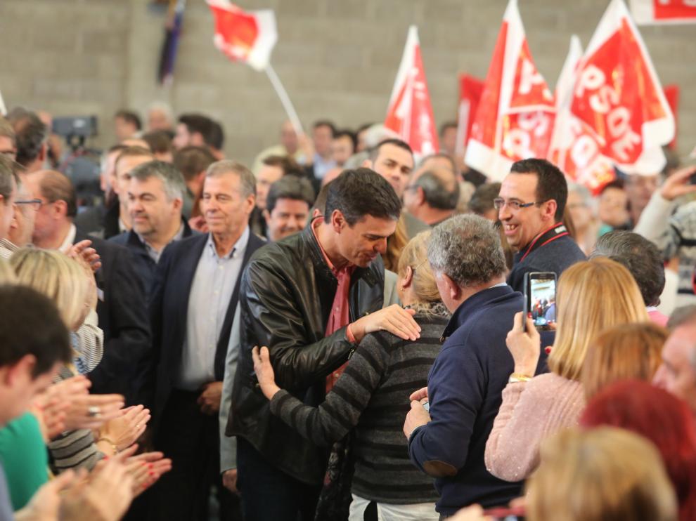 Pedro Sanchez durante la celebración del Día de la Rosa en Ayerbe.