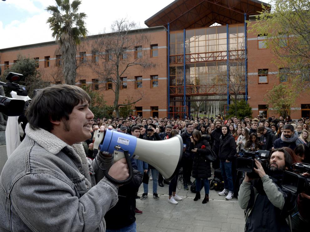 Un grupo de alumnos en la protesta convocada por las Asambleas de Estudiantes en la URJC.