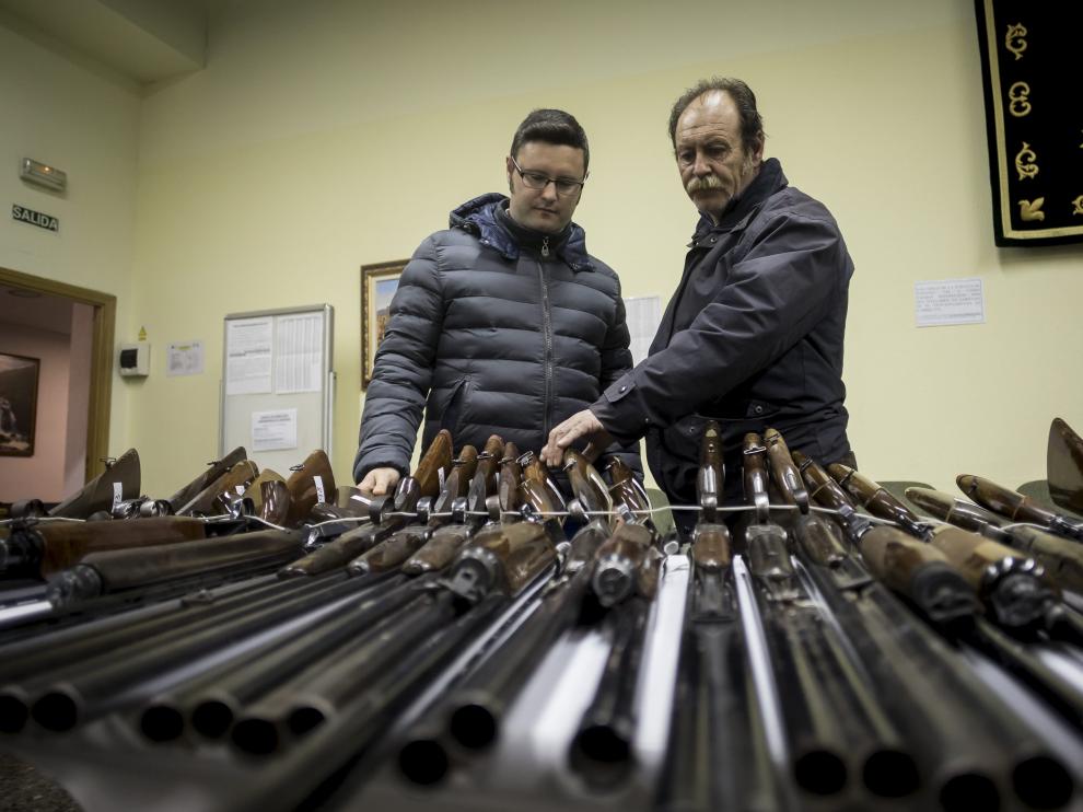 Exposición de armas en el acuartelamiento del Carmen.