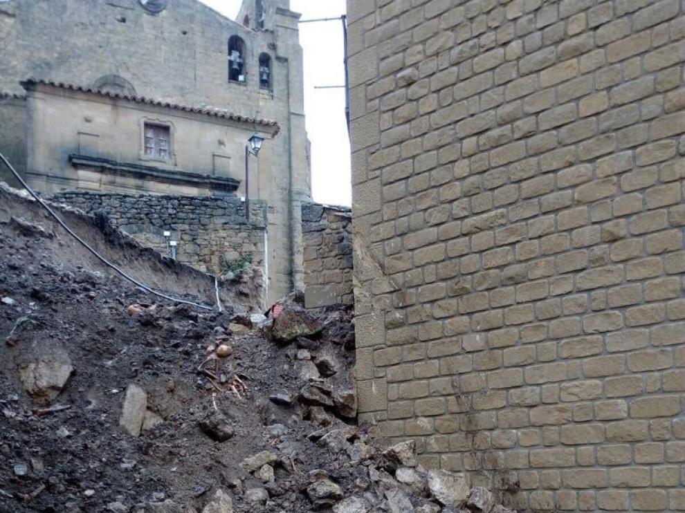 Parte del castillo de la localidad de Luesia se vino abajo este miércoles.