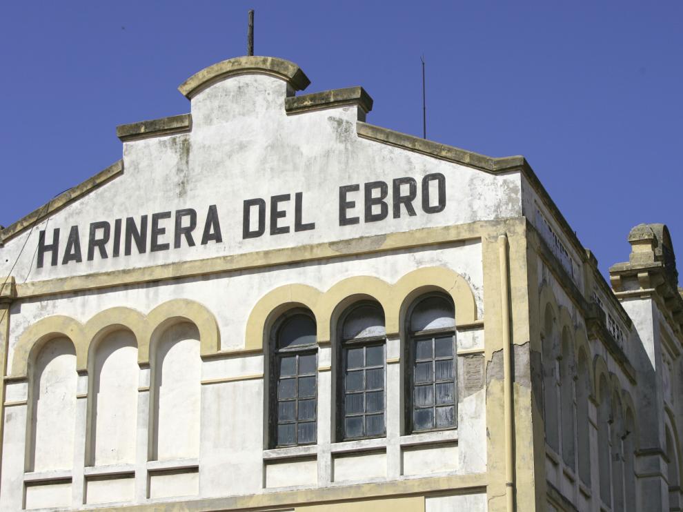 Harinera del Ebro de Casetas en 2007, un año después del cierre.