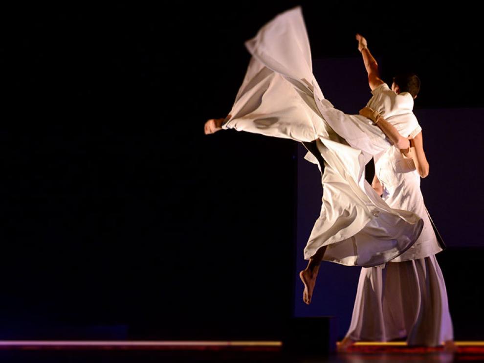 Date Danza ofrece su espectáculo para niños de entre 0 y 3 años 'Akari', el 22 de abril en el Teatro Principal de Zaragoza.