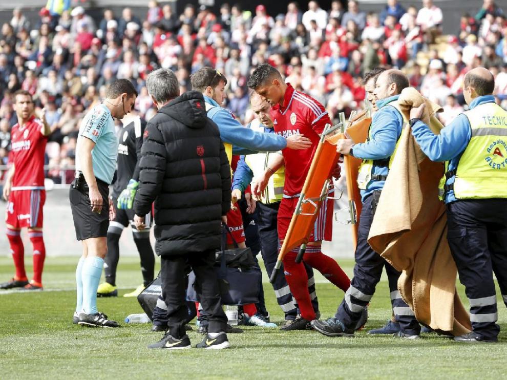 Grippo, antes de ser retirado en camilla en el partido del domingo pasado en Vallecas.