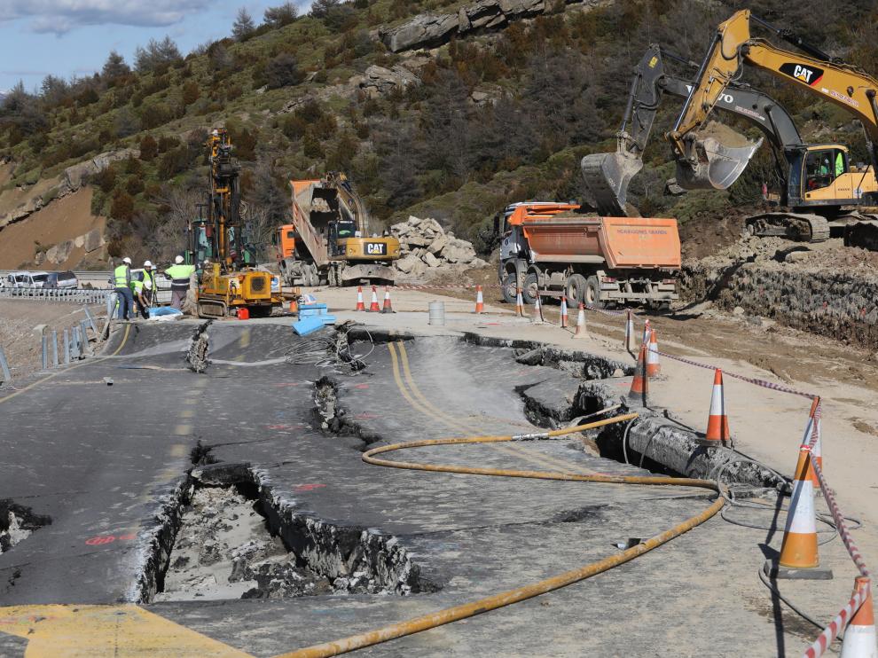 Construcción de desvío provisional en la N-330 para la reapertura del Monrepós.