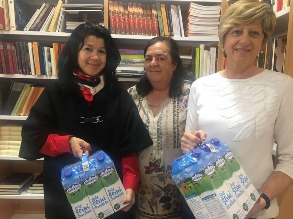 Los alimentos se cambian por libros en la librería del centro de Calatayud.