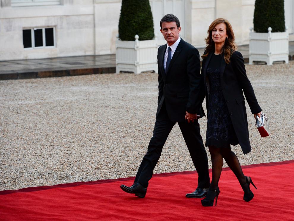 Manuel Valls junto a Anne Gravoin en una fotografía tomada en 2015.