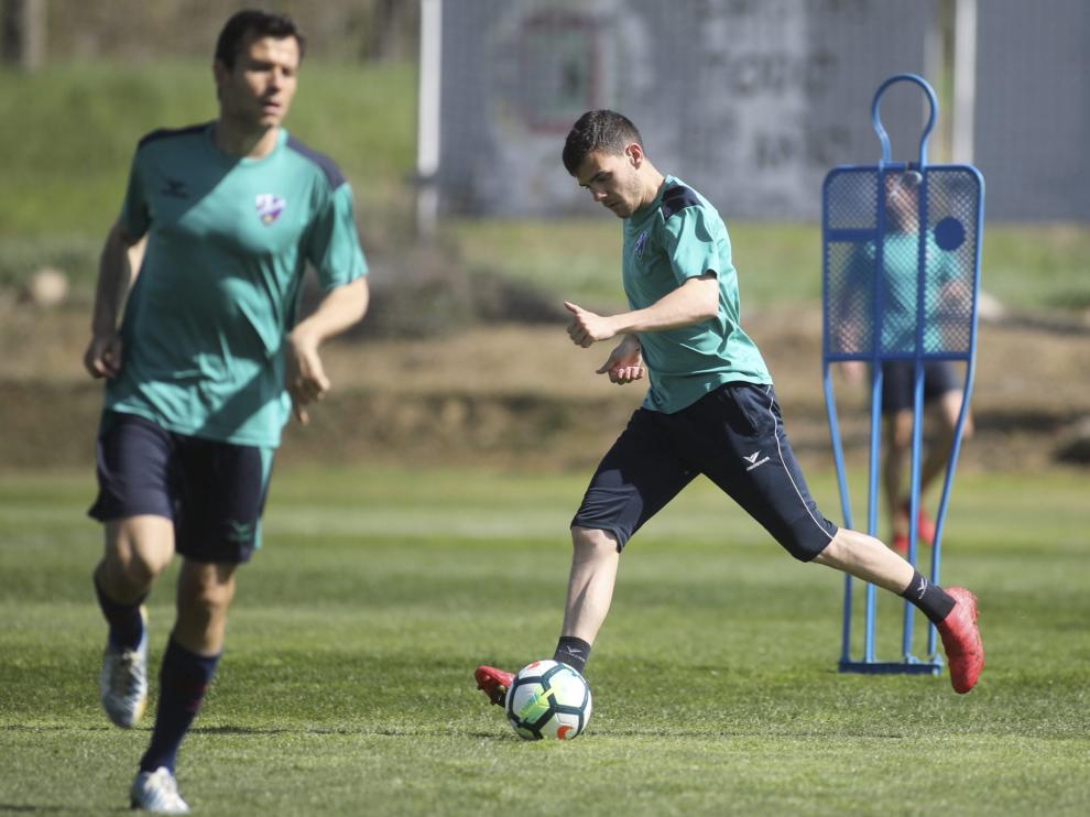 Gallar durante el entrenamiento que ha desarrollado este miércoles el Huesca en el Instituto Montearagón.