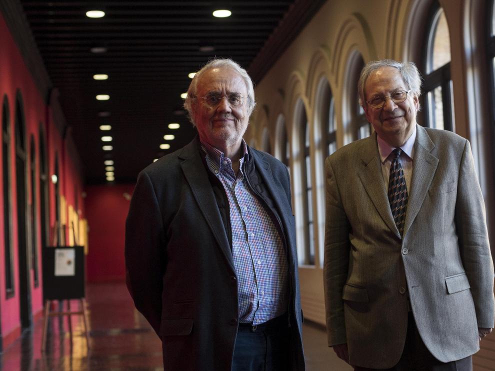Manuel Gutiérrez Aragón y José-Carlos Mainer, este miércoles, en el Paraninfo de la Universidad.