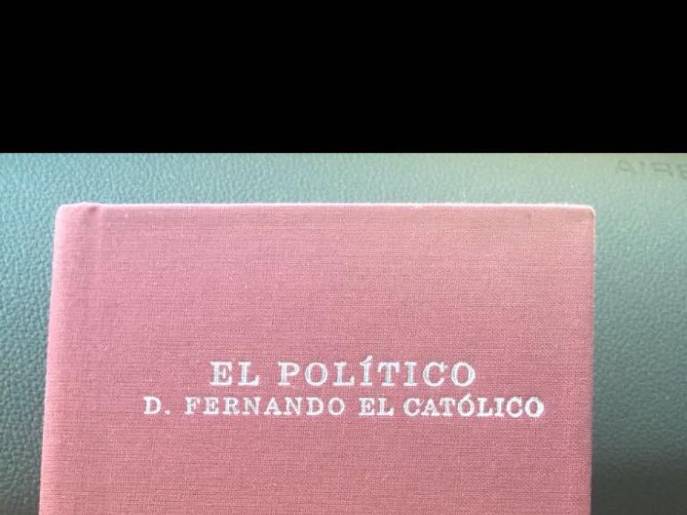 El libro que ha regalado Lambán al presidente del Gobierno