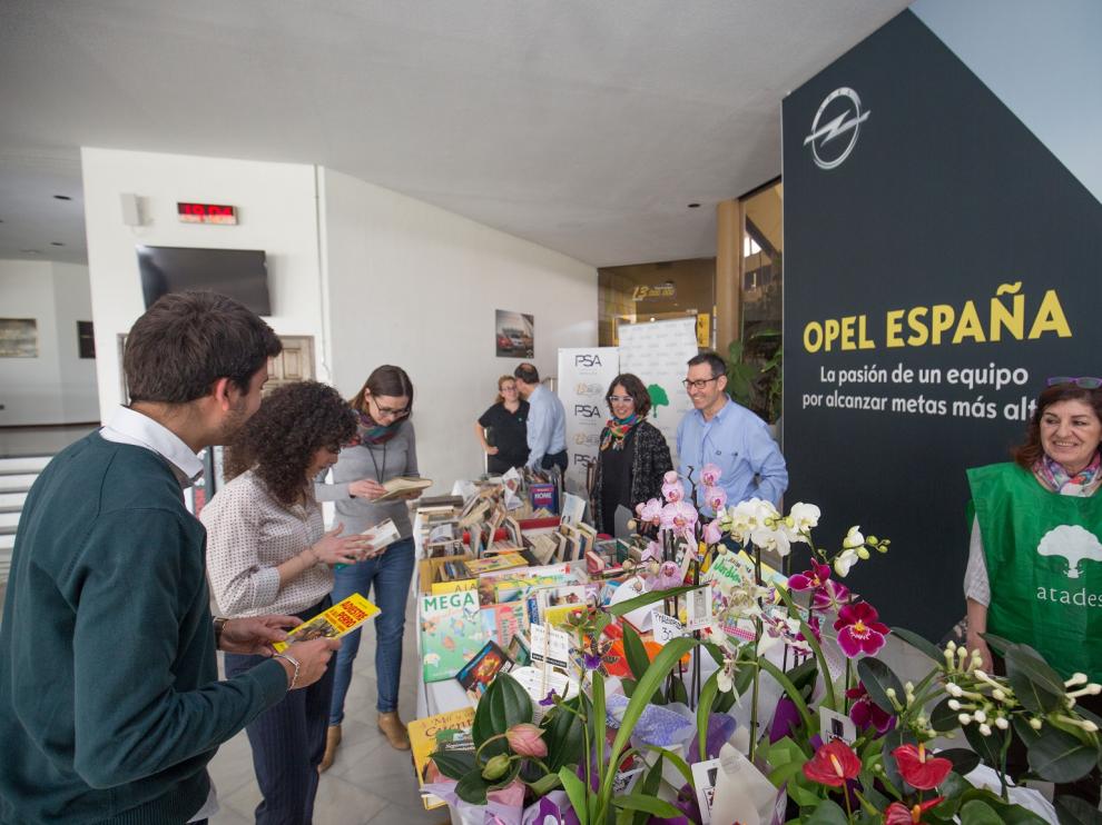Imagen de la feria del libro solidaria organizada con motivo del día de Aragón.