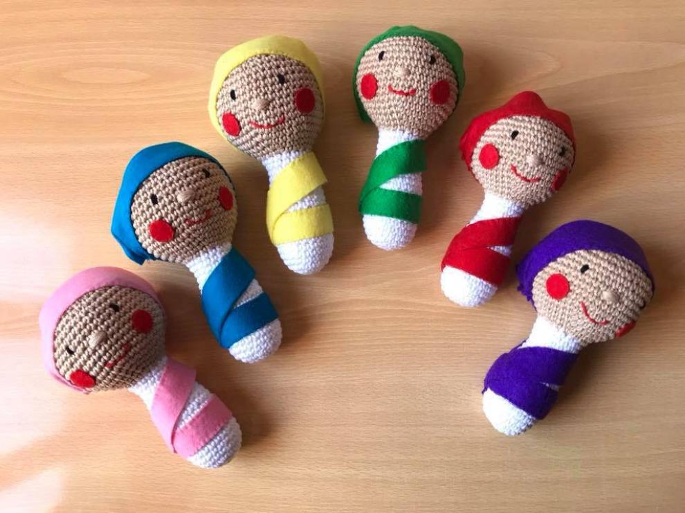 Los sonajeros se elaboran en seis colores diferentes.