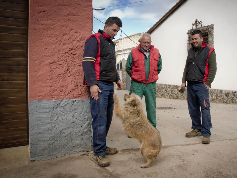 José Luis Aranda izquierda y su hermano Marcos dcha pertenecen a la peña El Potinarro.