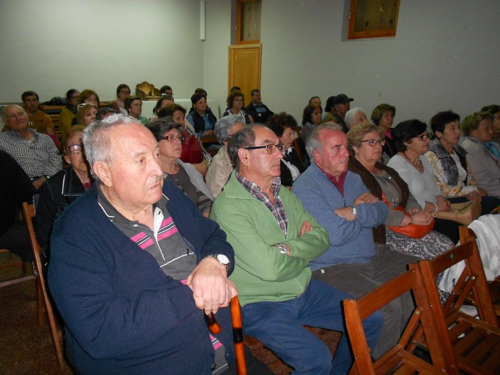 Más de medio centenar de vecinos se reunieron en la última de las charlas programadas