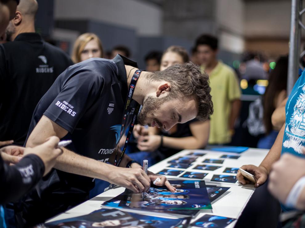 Samuel Mateos, Sammy, firma autógrafos en la Gamergy de Madrid del año pasado.