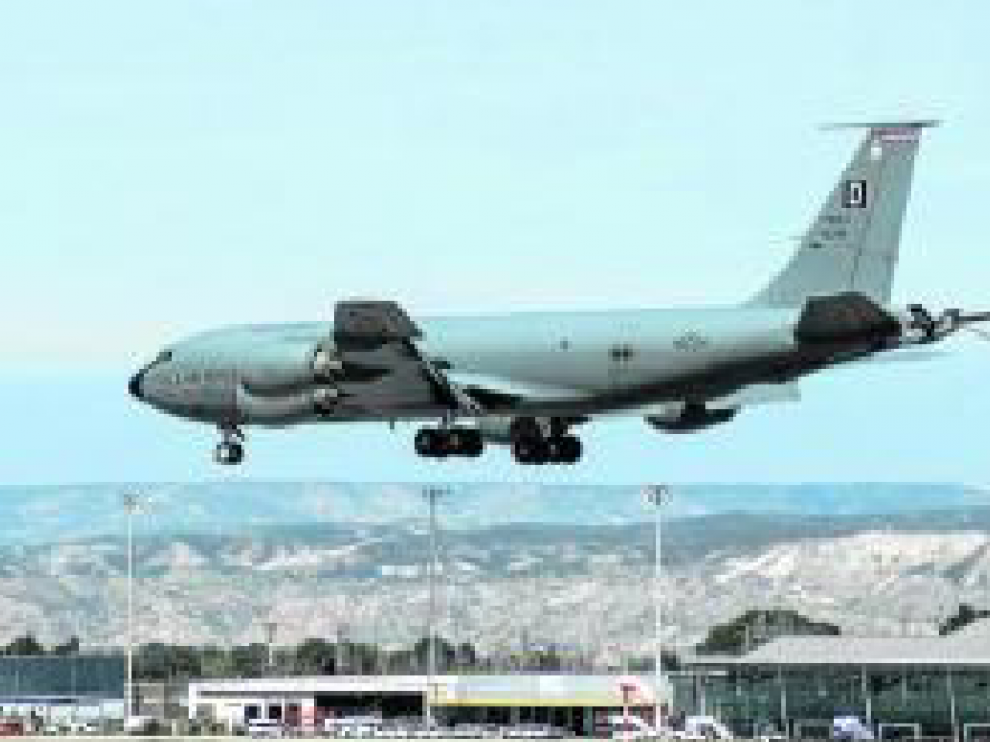 El avión cisterna KC-135 Stratotanker aterrizó el 28 de marzo en la base de Zaragoza.