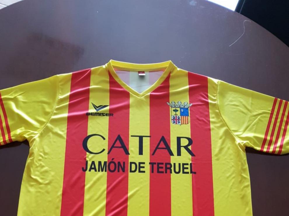La polémica camiseta de la empresa de embutidos 'La Manolica'.