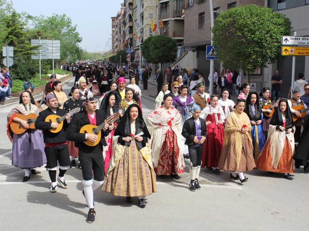 La festividad sigue la estructura de una boda.