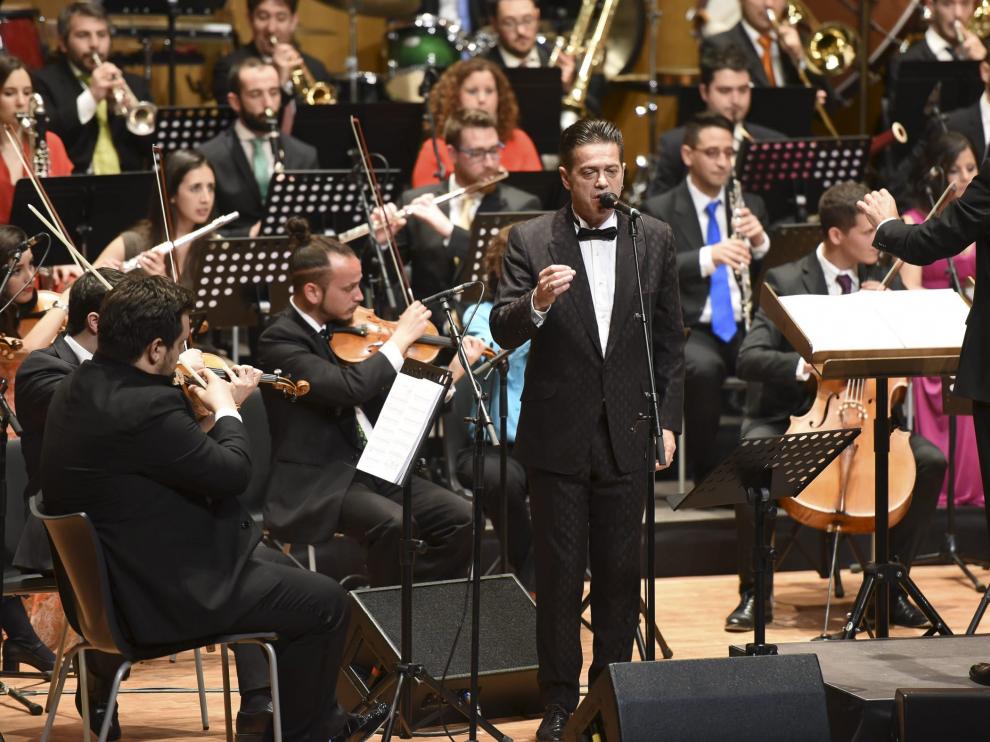 Santiago Auserón y la ORA sorprenden en Huesca con 'Vagamundo'