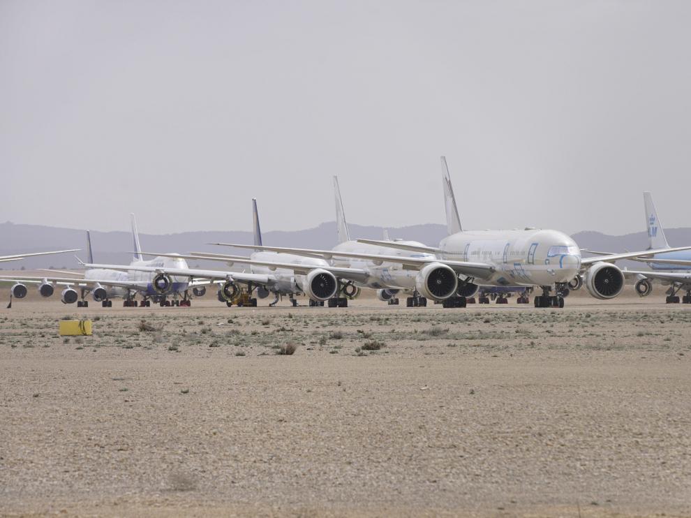 Campa de estacionamiento de aviones de Tarmac en el aeropuerto.