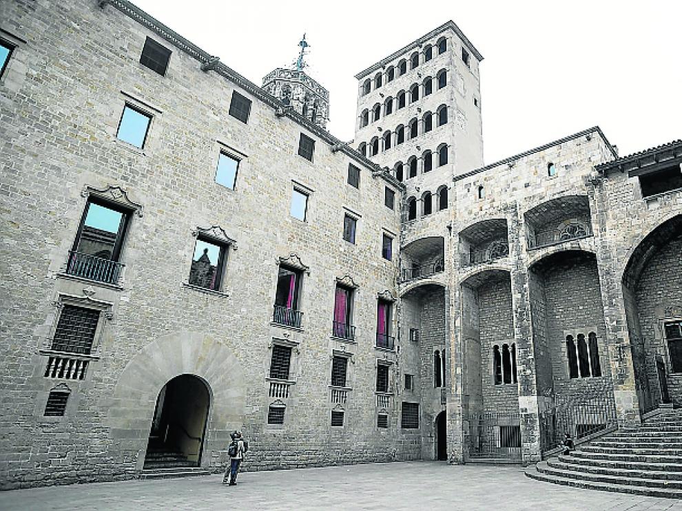 Fachada de la sede histórica del archivo, en la plaza del Rey.