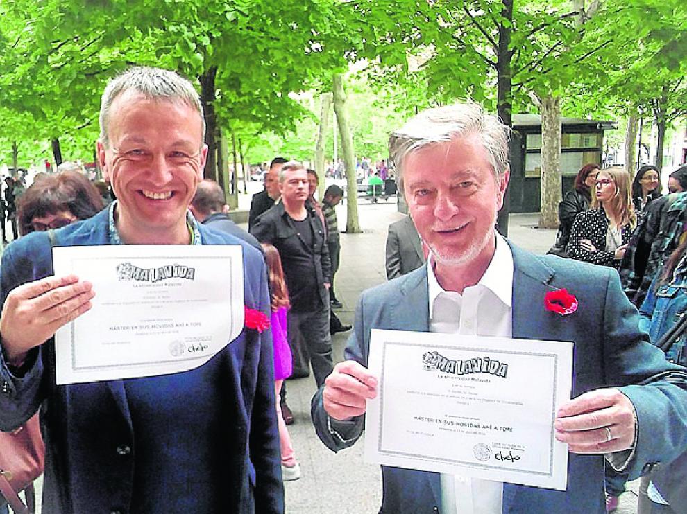 Rivarés y Santisteve, sonrientes con su nuevo máster.
