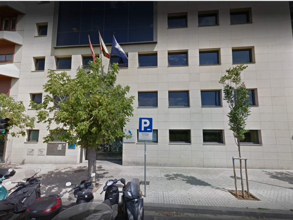 Una explosión causa daños en la Agencia Tributaria de Pamplona, sin heridos