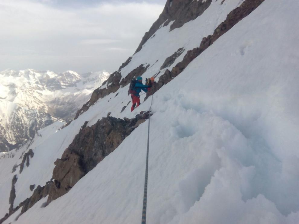 Pendiente nevada del pico Argualas en la que han sido rescatados este lunes dos montañeros