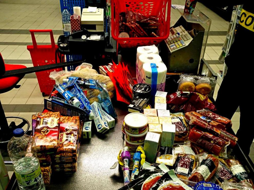 Los productos preferidos de los ladrones son el jamón, los ahumados, quesos, bonito, las bebidas alcohólicas caras, como Moët&Chandon, colonias y pequeños electrodomésticos.