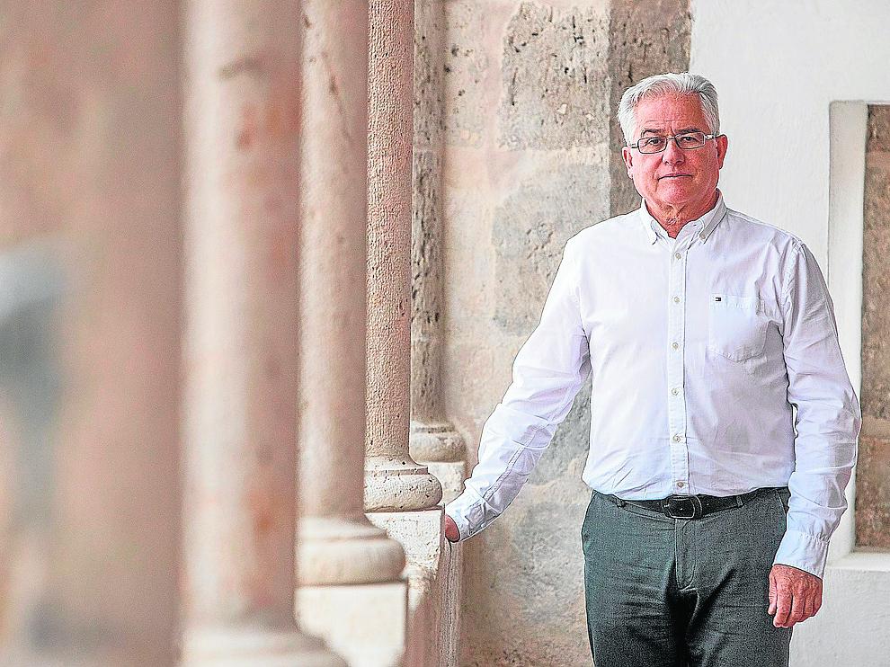 El director, Jaime Vicente, en la logia del Museo de Teruel.