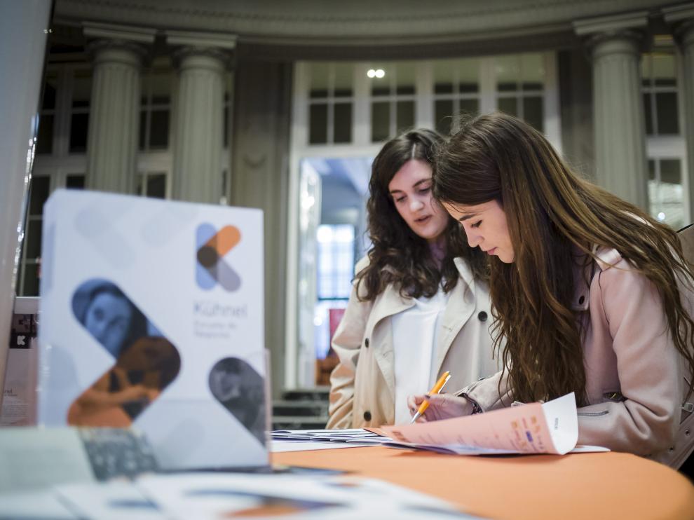 Dos jóvenes, durante la edición de 2017.