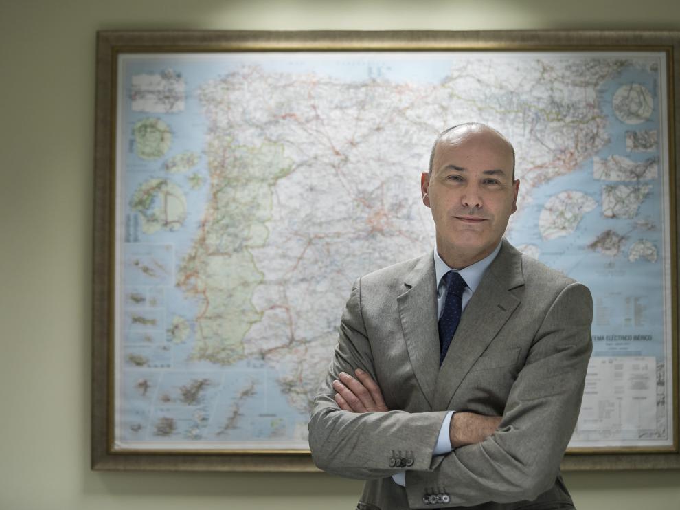 El delegado de REEen Aragón, José Ignacio Lallana, en la sede de Zaragoza, este miércoles.