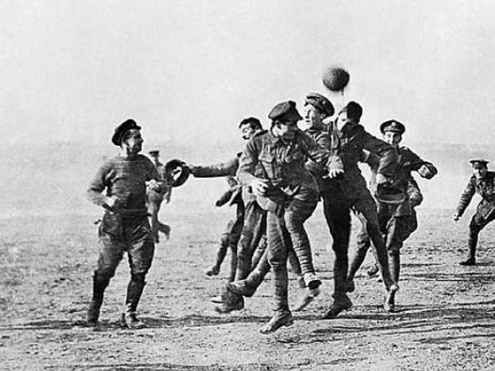 Foto de 1914 del partido por la Paz entre soldados alemanes y la coalición francobritánica.