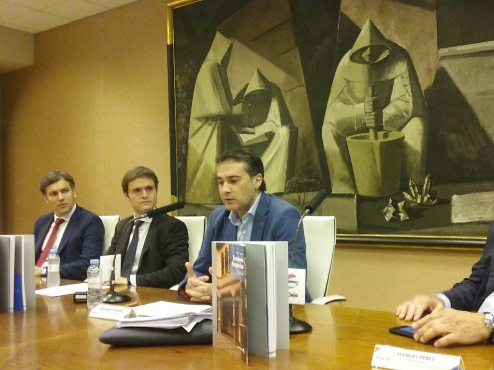 Luis Pastor (Grant Thornton), Antonio Martínez (Ibercaja), Fernando Rodrigo (Universidad de Zaragoza) y Manuel Pérez Alconchel (Tecnara), en la presentación del número 64 de la revista 'Economía Aragonesa'.