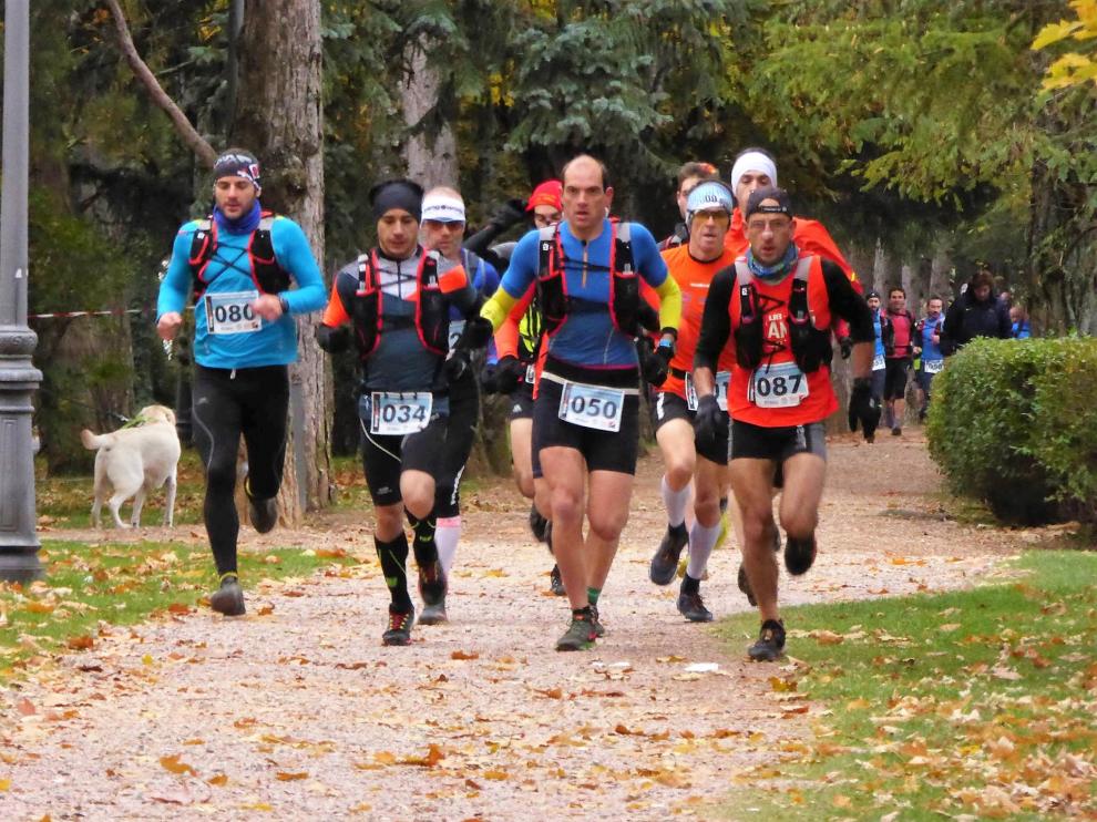 Cabeza de carrera en el Paseo de la Cantera en Jaca, poco después de la salida
