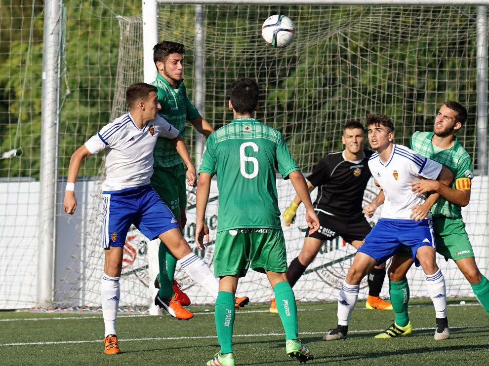 Imagen del partido entre el Cornella y el Real Zaragoza de División de Honor Juvenil
