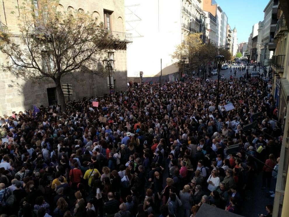Concentración a las puertas del TSJA para protestar por la sentencia de La Manada