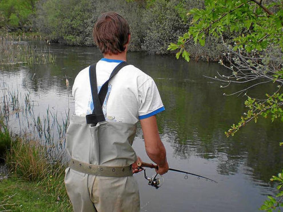 Las numerosas consultas sobre pesca en el Alto Gállego motiva la edición de un folleto