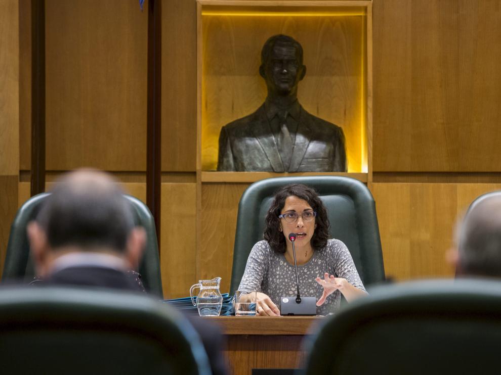 La concejal de Participación, Elena Giner, se reunió este jueves con los alcaldes de barrio. En la imagen, durante una comisión de su área.