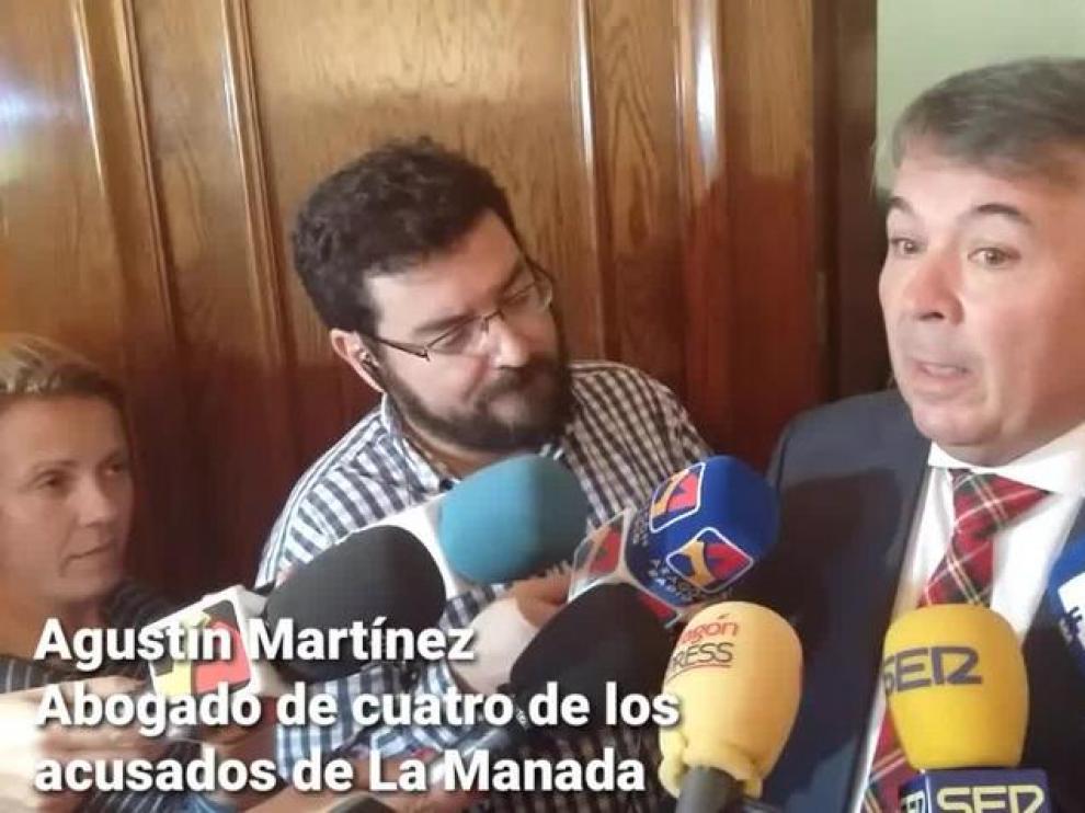 El abogado de La Manada pide calma a "políticos surferos" que buscan votos
